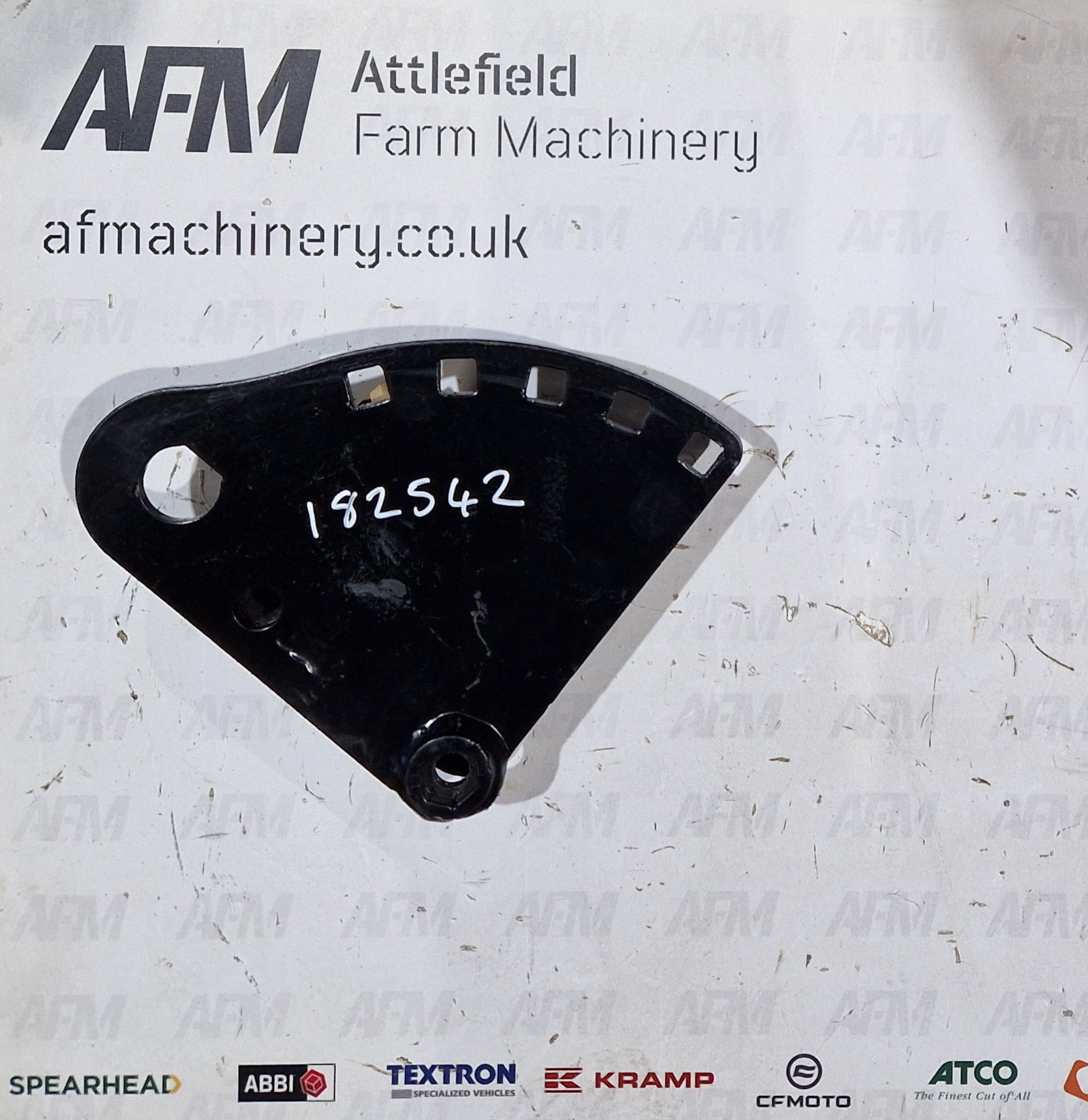 Spearhead Roller Bracket RH - 182542