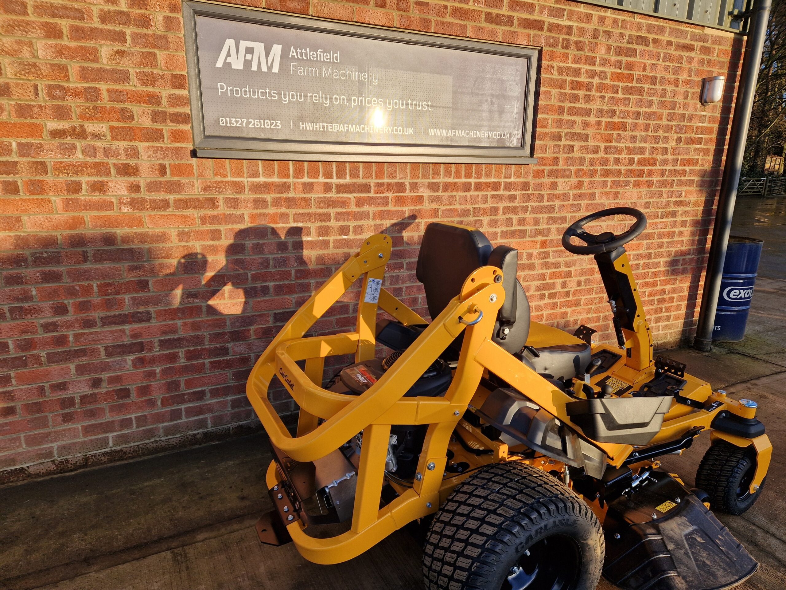 Cub Cadet XZ8 S122 Zero Turn Lawnmower - Image 3