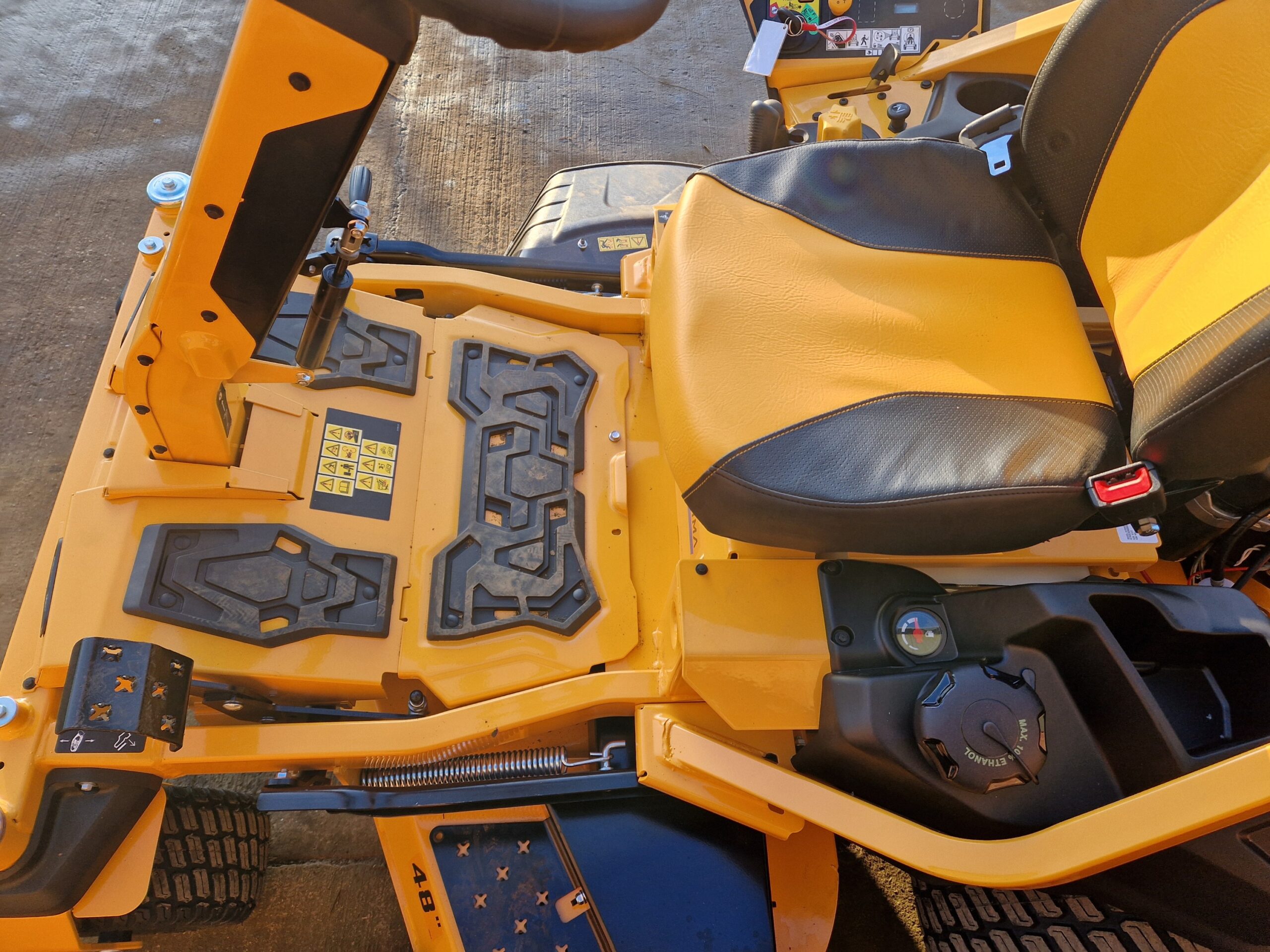 Cub Cadet XZ8 S122 Zero Turn Lawnmower - Image 5