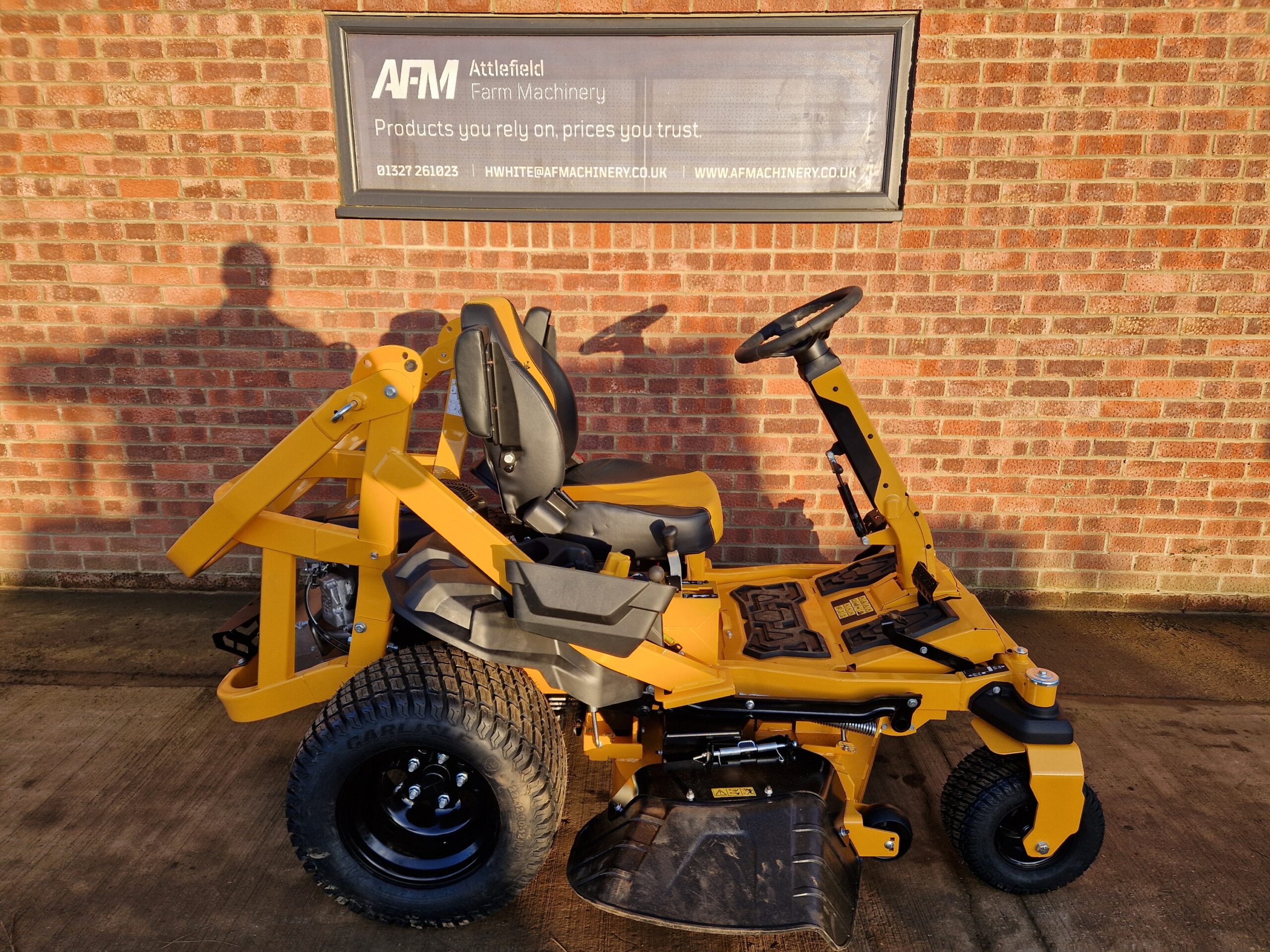 Cub Cadet XZ8 S122 Zero Turn Lawnmower